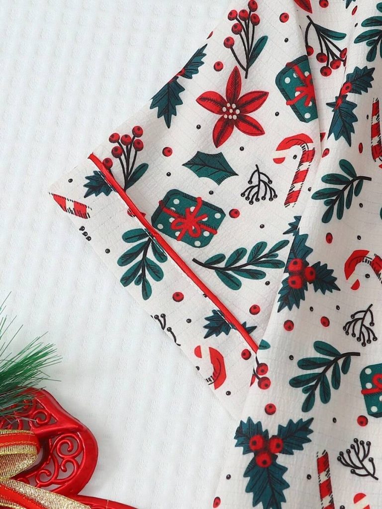 Women's Christmas Candy Cane Print Lapel Button Short Sleeve Top And Bow Shorts Pajama Set, Suitable For Christmas Home Use, Spring/Summer - Image 5