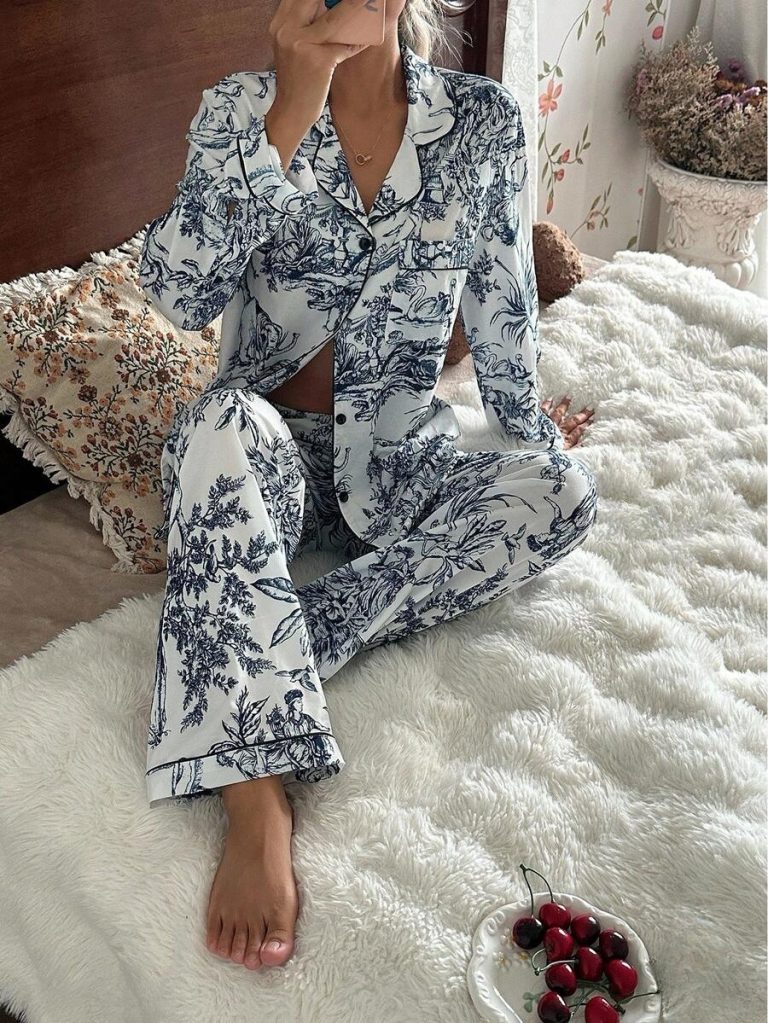 SHEIN Chinese Style Figure & Landscape Print Long Sleeve Pajama Set With Collar Matching Lounge Sets, Toile Print Pajamas Blue And White Pajamas Set, Fall Clothes  Cozy And Elegant Details - Image 11