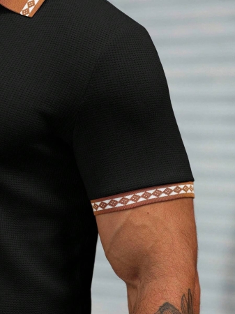 Manfinity CasualCool Men's Casual Vacation Style, Featuring An INS-Inspired Geometric Diamond-Textured Jacquard Knit Short-Sleeve Khaki Polo Shirt With A V-Neck Design. Perfect For Music Festivals, Hawaii Beach Getaways, And Everyday Outfits, Making It A Stylish Gift For Your Boyfriend Or Husband. It Embodies A French-Inspired Elegance And Romance. Men's Knitted Textured Jacquard Polo Shirt, Minimalist & Fashionable, Suitable For Summer , Polo Shirt For Men , Polos For Men - Image 24