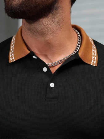 Manfinity CasualCool Men's Casual Vacation Style, Featuring An INS-Inspired Geometric Diamond-Textured Jacquard Knit Short-Sleeve Khaki Polo Shirt With A V-Neck Design. Perfect For Music Festivals, Hawaii Beach Getaways, And Everyday Outfits, Making It A Stylish Gift For Your Boyfriend Or Husband. It Embodies A French-Inspired Elegance And Romance. Men's Knitted Textured Jacquard Polo Shirt, Minimalist & Fashionable, Suitable For Summer , Polo Shirt For Men , Polos For Men - Image 25