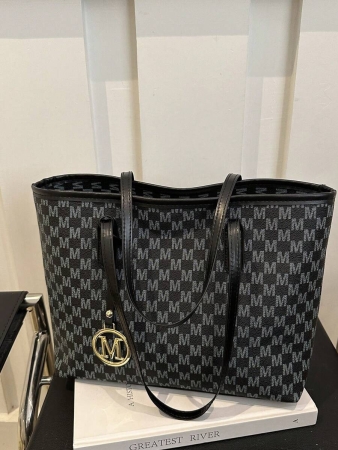 A New Fall And Winter Fashion Letter Print, Large Capacity Tote Bag. Zipper Opening, Lightweight Minimalist, Hardware Pendant Shoulder Bag. Suitable For Women's Daily Life Casual, Commuting, Work And Student Use, Tote Bags For School,College Essentials, New Fashionable Big Bags For Women - Image 8