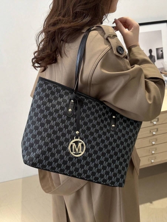 A New Fall And Winter Fashion Letter Print, Large Capacity Tote Bag. Zipper Opening, Lightweight Minimalist, Hardware Pendant Shoulder Bag. Suitable For Women's Daily Life Casual, Commuting, Work And Student Use, Tote Bags For School,College Essentials, New Fashionable Big Bags For Women - Image 9