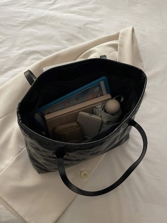 A New Fall And Winter Fashion Letter Print, Large Capacity Tote Bag. Zipper Opening, Lightweight Minimalist, Hardware Pendant Shoulder Bag. Suitable For Women's Daily Life Casual, Commuting, Work And Student Use, Tote Bags For School,College Essentials, New Fashionable Big Bags For Women - Image 30