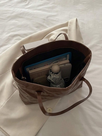 A New Fall And Winter Fashion Letter Print, Large Capacity Tote Bag. Zipper Opening, Lightweight Minimalist, Hardware Pendant Shoulder Bag. Suitable For Women's Daily Life Casual, Commuting, Work And Student Use, Tote Bags For School,College Essentials, New Fashionable Big Bags For Women - Image 36