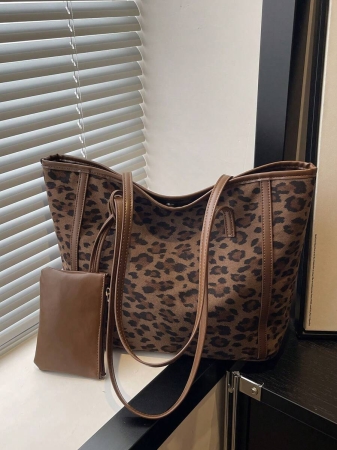 A New Fall And Winter Fashion Letter Print, Large Capacity Tote Bag. Zipper Opening, Lightweight Minimalist, Hardware Pendant Shoulder Bag. Suitable For Women's Daily Life Casual, Commuting, Work And Student Use, Tote Bags For School,College Essentials, New Fashionable Big Bags For Women - Image 44