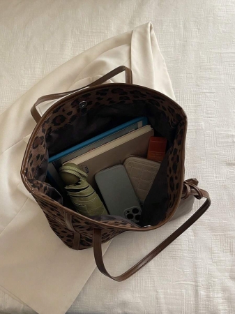 A New Fall And Winter Fashion Letter Print, Large Capacity Tote Bag. Zipper Opening, Lightweight Minimalist, Hardware Pendant Shoulder Bag. Suitable For Women's Daily Life Casual, Commuting, Work And Student Use, Tote Bags For School,College Essentials, New Fashionable Big Bags For Women - Image 48