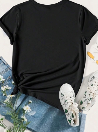 Women's Plus Size Thanksgiving Graphic Print T-Shirt - Casual Short-Sleeved Crew Neck T-Shirt With Maple Leaf And Orange Turkey Graphic Print, Lightweight, Breathable Fabric, Machine Washable, Thanksgiving-Themed, Festive Graphic T-Shirt, Comfortable Seasonal Wear For Thanksgiving And Halloween, Breathable Material, Perfect For Holiday Shoppers. - Image 3