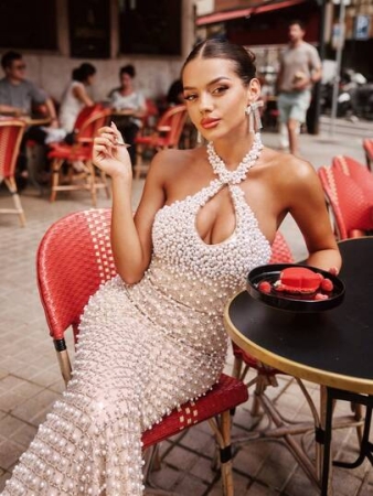 Faeriesty Haute Glamour Elegant Pearl & Sequin Halter Neck Evening Gown With Keyhole Front – Fitted Bodice Adorned With Shimmering Pearl-Sequin Pattern, Mermaid-Style Floor-Length Skirt For Galas, Weddings, Proms & Upscale Evening Receptions