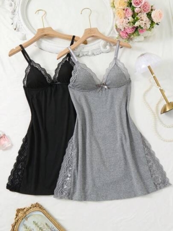 2pcs Lace Patchwork Bow Decor Romantic Side Slit Cami Nightgown