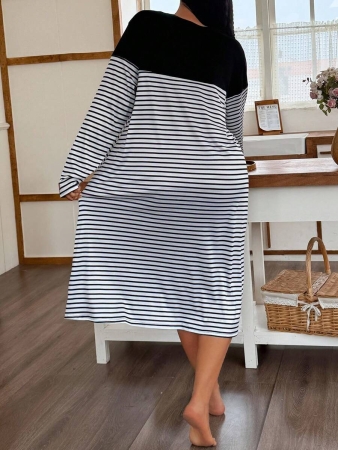 SHEIN Plus Size Women Black & White Striped Long Sleeve Knitted Nightgown, Fall, Cozy Outfits - Image 3