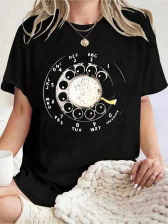 Plus Size Fashion Retro Style Rotary Telephone Patterned Printed T-Shirts, Casual And Comfortable, Suitable For Daily Wear, Very Suitable As Birthday Gifts For Family And Friends.220g