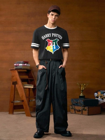 HARRY POTTER X SHEIN Men's Letter And Badge Graphic Round Neck Short Sleeve T-Shirt - Image 6