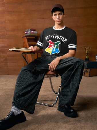 HARRY POTTER X SHEIN Men's Letter And Badge Graphic Round Neck Short Sleeve T-Shirt - Image 7